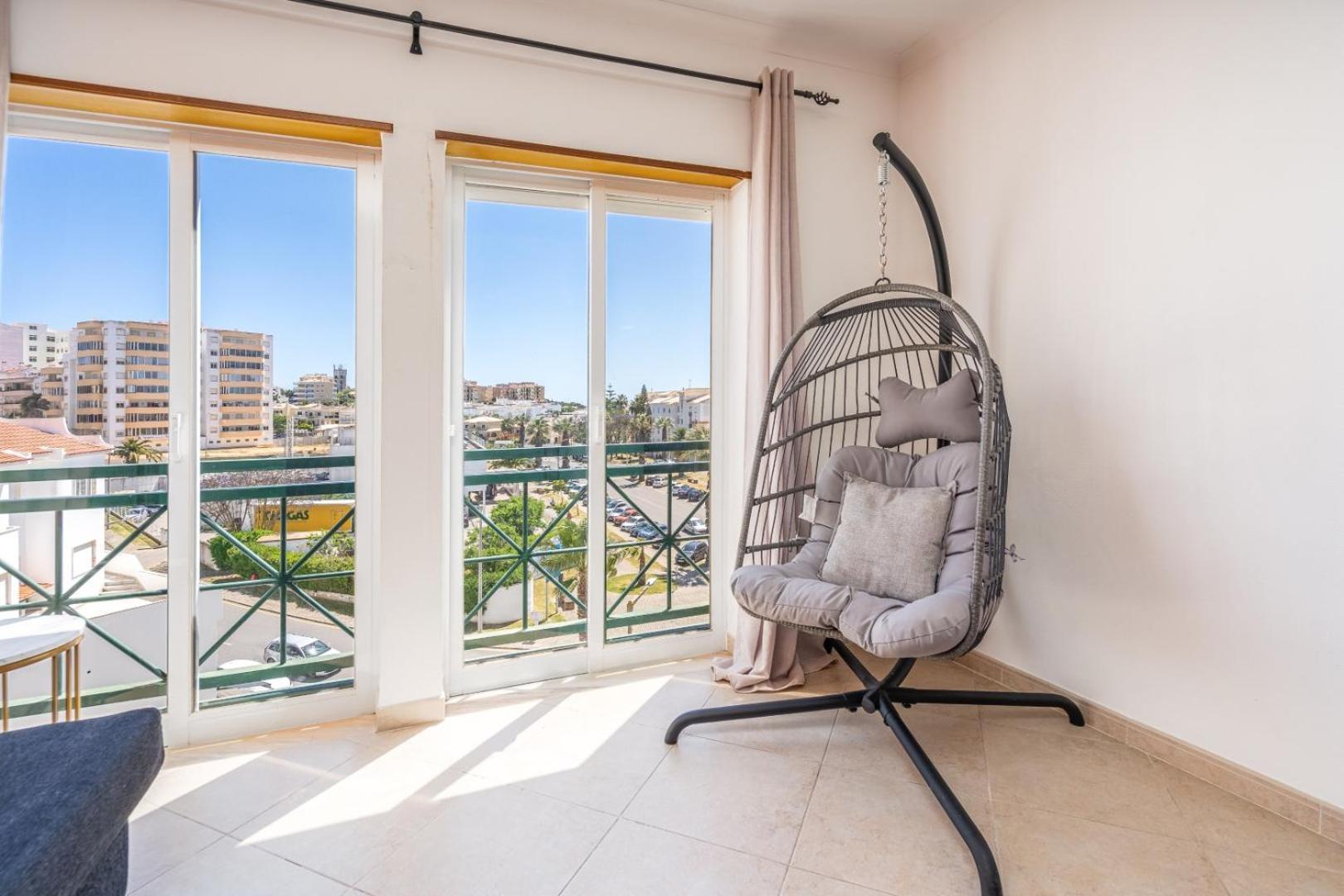 Two Bedroom - 110m2, Ac, Terrace, Wi-fi Apartment Lagos