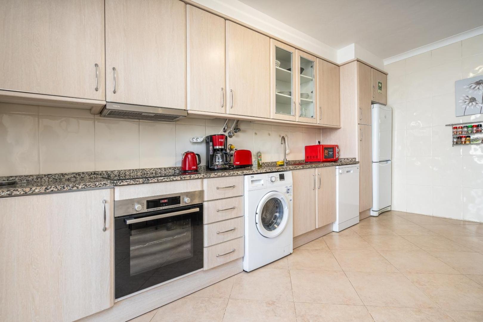Two Bedroom - 110m2, Ac, Terrace, Wi-fi Apartment